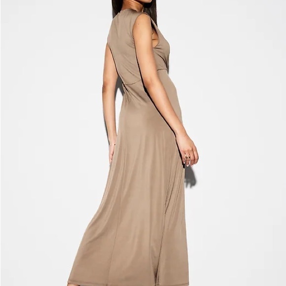 28. The Occasion • NWT Chic Sleeveless Dress PTP 14”-17 - Picture 3 of 3